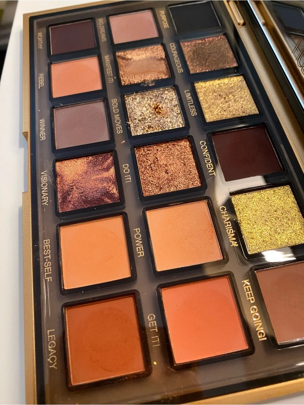 HUDA BEAUTY build versatile